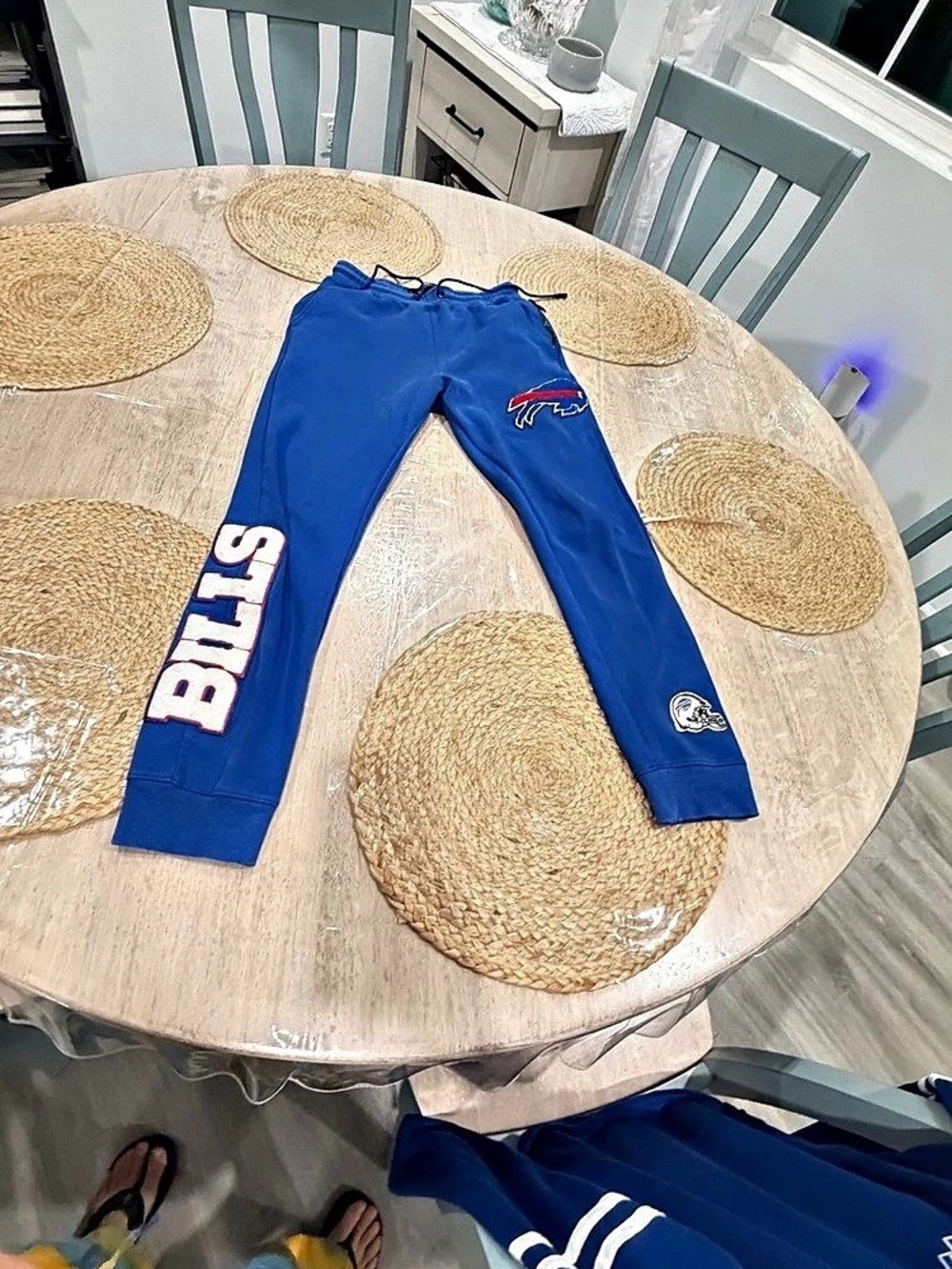 Kids’ size 28” inseam G-III Sports Buffalo Bills Luxury Athletic Collection Bil